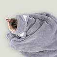 Cargar la imagen en la vista de la galería, Multifunctional towel made of microfiber, can also be used as a cozy hoodie or a warm blanket for dogs and cats.