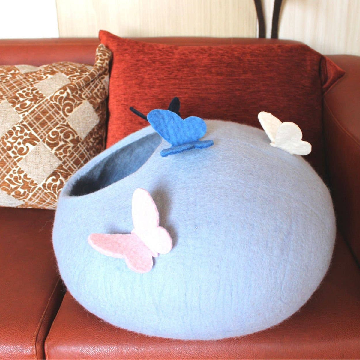 Cama cueva artesanal de fieltro de lana para gatos con diseño de mariposa - No tóxica: 40 cm