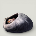 Cargar la imagen en la vista de la galería, Black & White Ombre Cave close-up – Nala's Pet Boutique
