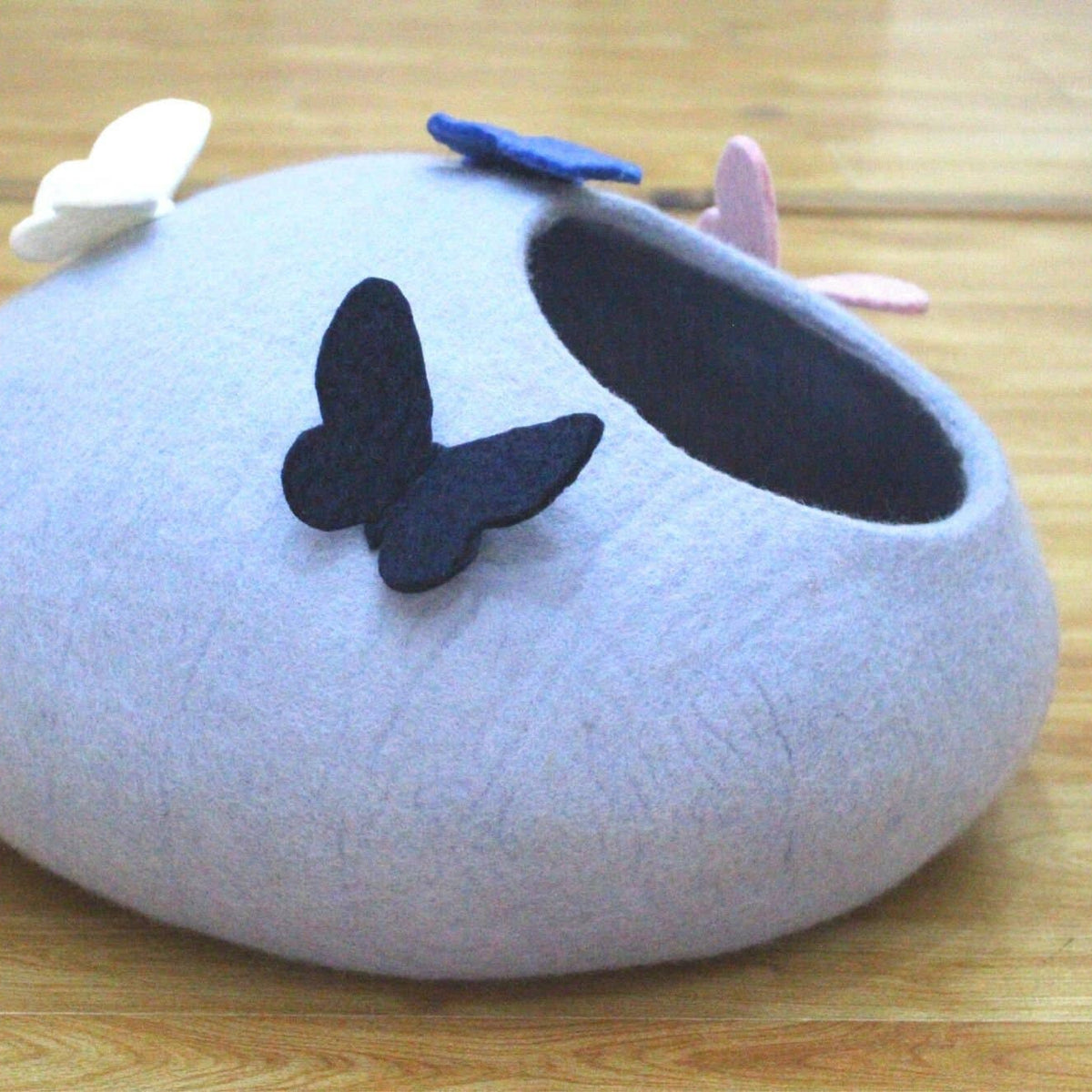 Cama cueva artesanal de fieltro de lana para gatos con diseño de mariposa - No tóxica: 40 cm