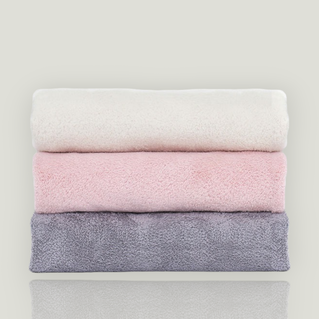 Multifunctional towel made of microfiber, can also be used as a cozy hoodie or a warm blanket for dogs and cats.