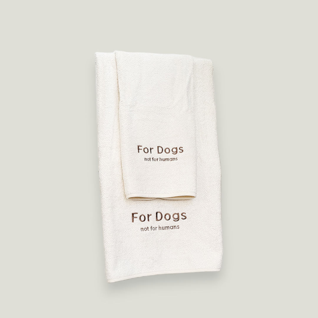 Bath towel made of a delicate blend of bamboo fabric and cotton, for dogs with sensitive skin.