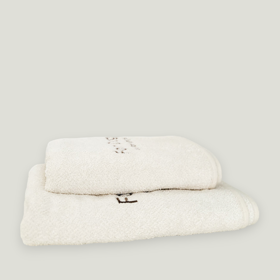 Bath towel made of a delicate blend of bamboo fabric and cotton, for dogs with sensitive skin.