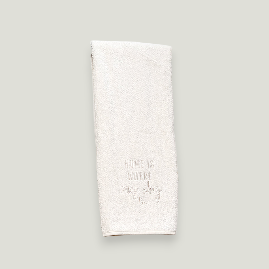 Bath towel made of a delicate blend of bamboo fabric and cotton, for dogs with sensitive skin.