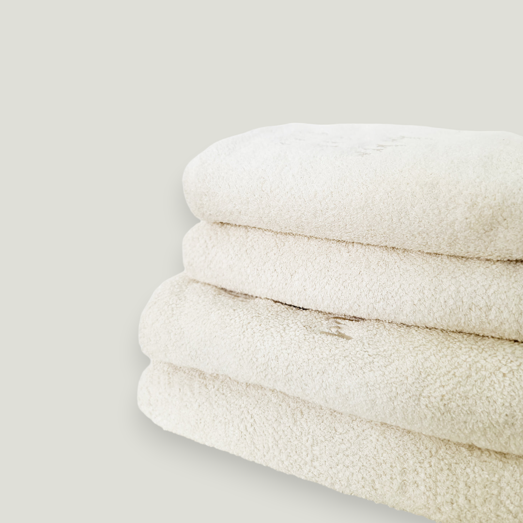 Bath towel made of a delicate blend of bamboo fabric and cotton, for dogs with sensitive skin.