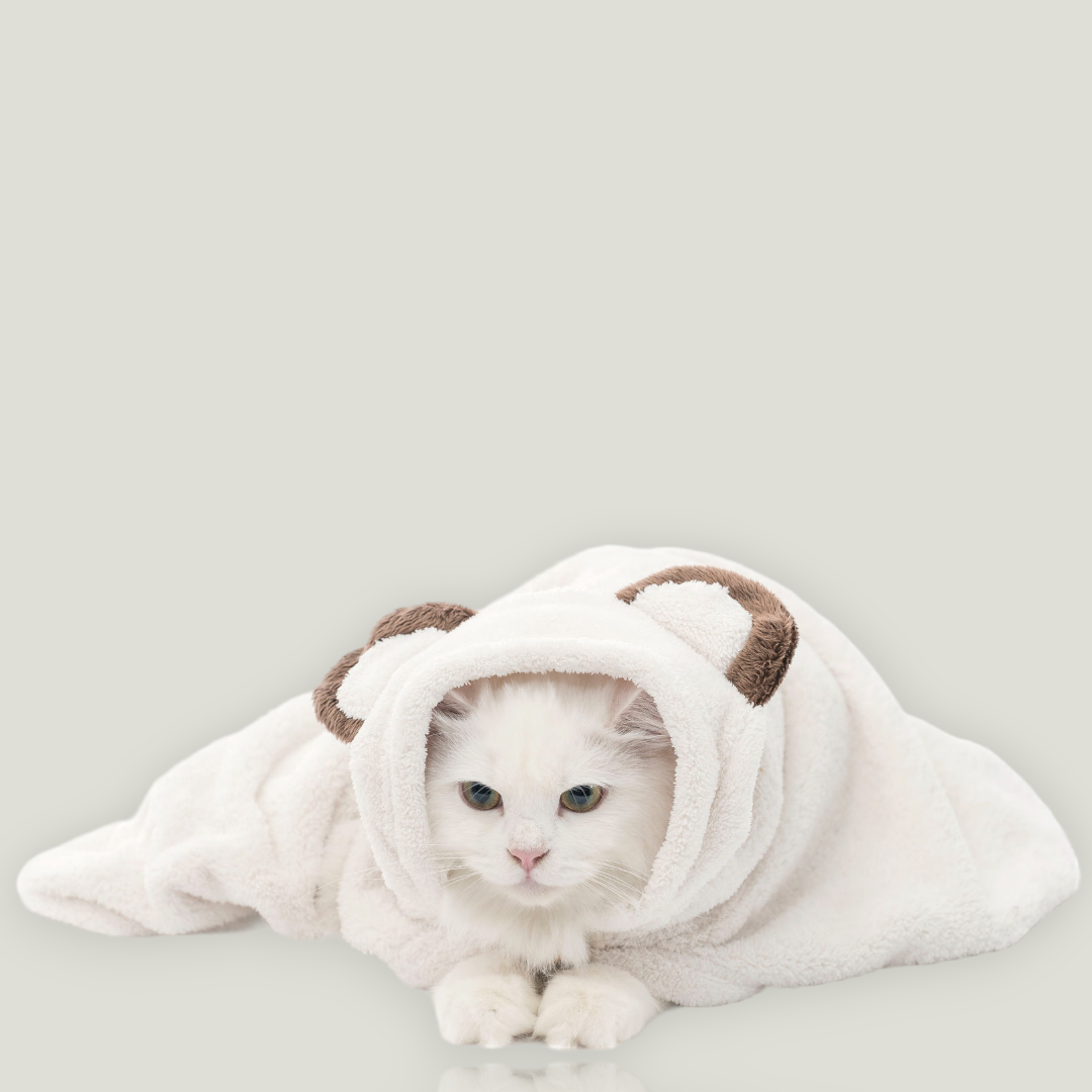 Multifunctional towel made of microfiber, can also be used as a cozy hoodie or a warm blanket for dogs and cats.