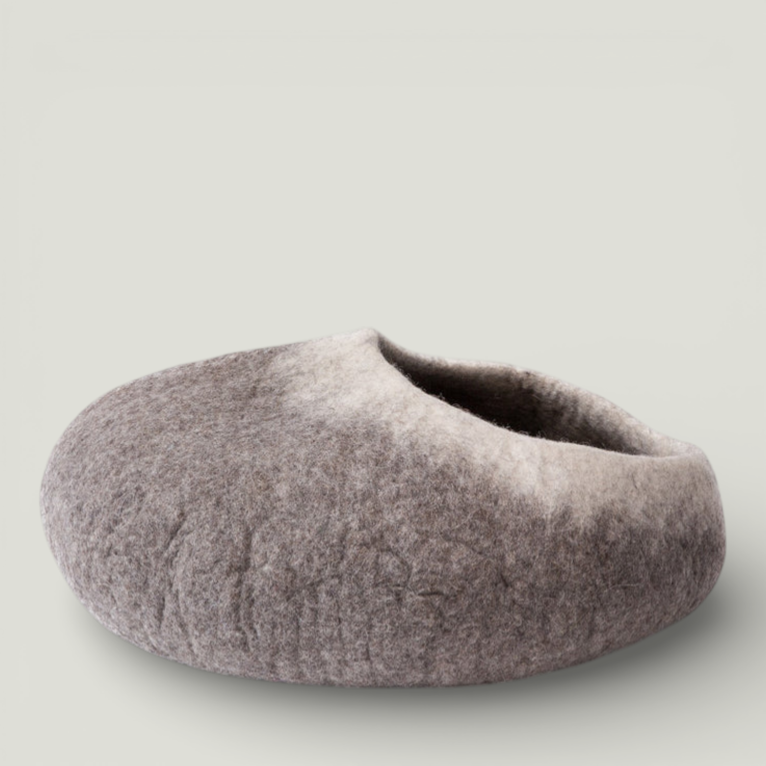 Gray & White Ombre Cave detail view – Nala's Pet Boutique