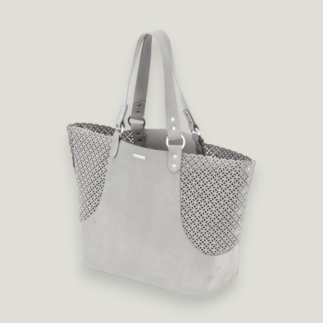 Elva is a versatile bag suitable for carrying pets and as personal purse