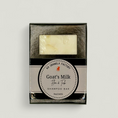 Cargar la imagen en la vista de la galería, Goat’s milk bath bar with natural flea & tick defense. Moisturizes, soothes, and leaves your dog’s coat soft, shiny, and fresh — spa‑quality care at home.
