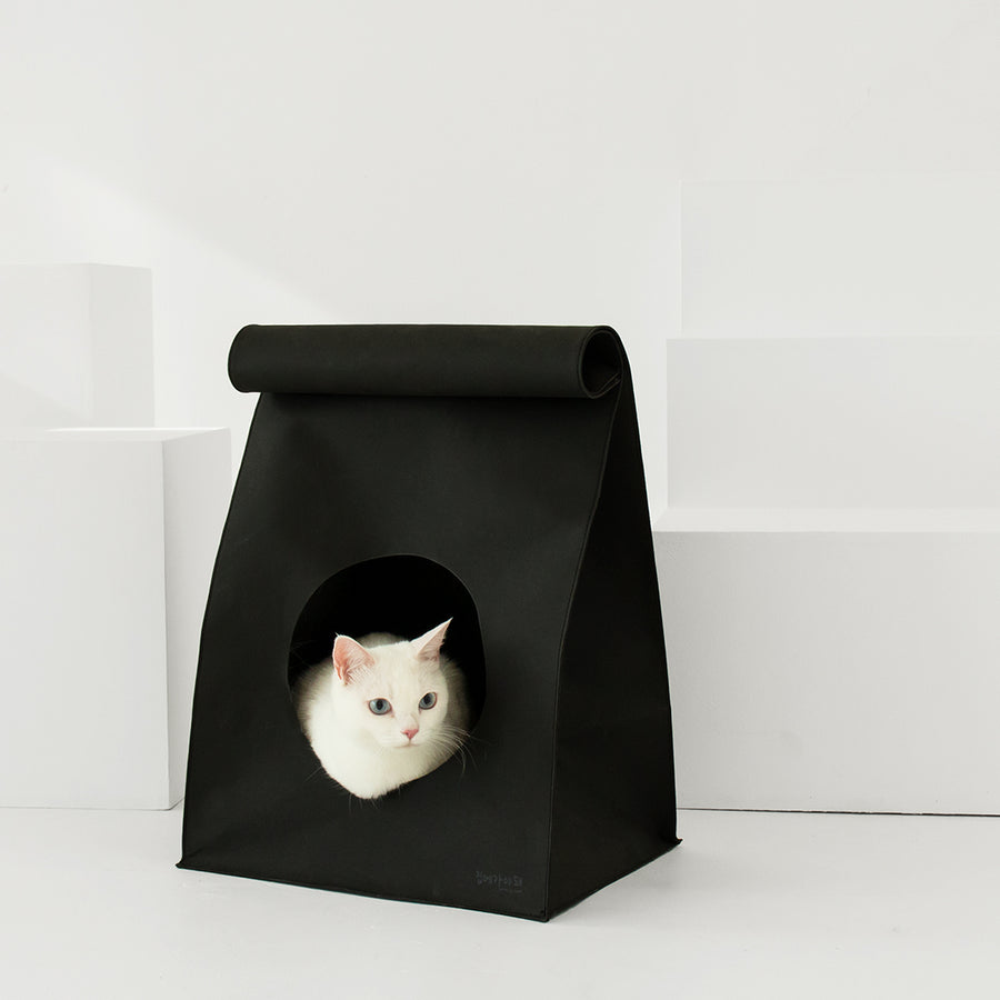 Cat house bag designed for comfort. Made with 100% natural pulp, it's stronger than leather and lighter than paper.  