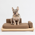 Cargar la imagen en la vista de la galería, The Linden Day Bed brings luxurious comfort and style to your pet's relaxation. Its modern design is accompanied by a high-density foam cushion that ensures the cushion's shape is preserved for long-term use while optimally supporting the animal's body. 
