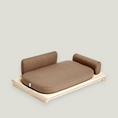 Cargar la imagen en la vista de la galería, The Linden Day Bed brings luxurious comfort and style to your pet's relaxation. Its modern design is accompanied by a high-density foam cushion that ensures the cushion's shape is preserved for long-term use while optimally supporting the animal's body. 
