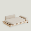 Cargar la imagen en la vista de la galería, The Linden Day Bed brings luxurious comfort and style to your pet's relaxation. Its modern design is accompanied by a high-density foam cushion that ensures the cushion's shape is preserved for long-term use while optimally supporting the animal's body. 
