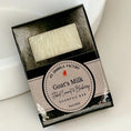 Cargar la imagen en la vista de la galería, Gentle goat’s milk shampoo bar, infused with nourishing argan and coconut oils. The tropical‑sweet blend of flaked coconut and juicy blueberry cleanses, soothes dry skin, and leaves coats soft, shiny, and refreshingly scented.
