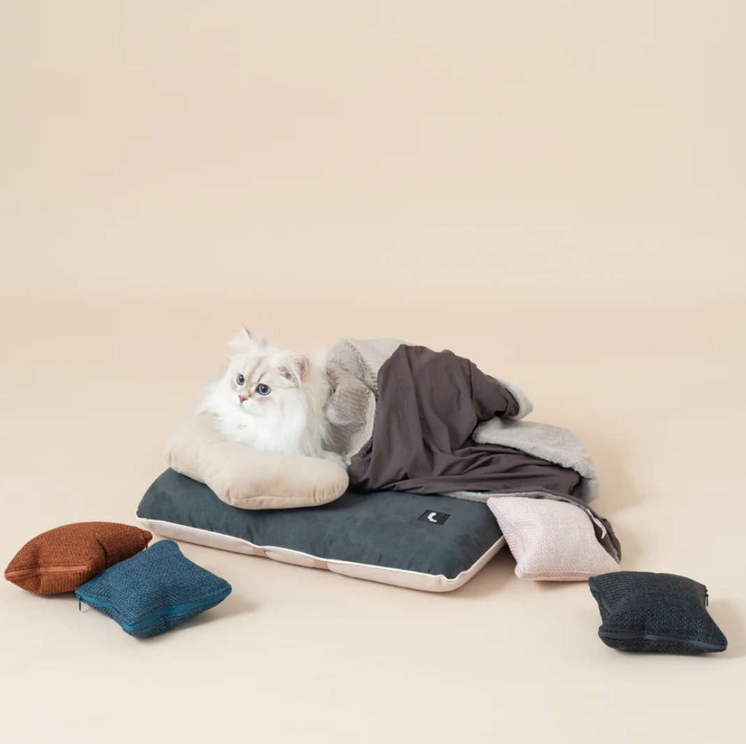 QUIN CUSHION BLANKET