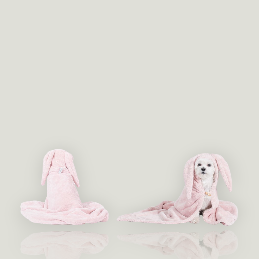 Multifunctional towel made of microfiber, can also be used as a cozy hoodie or a warm blanket for dogs and cats.