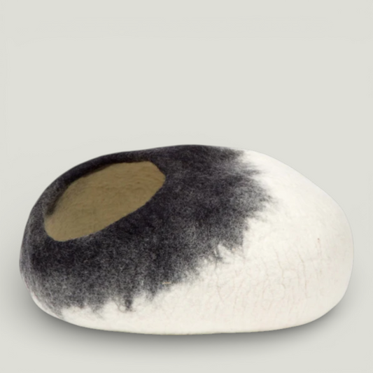 White & Black Ombre Cave