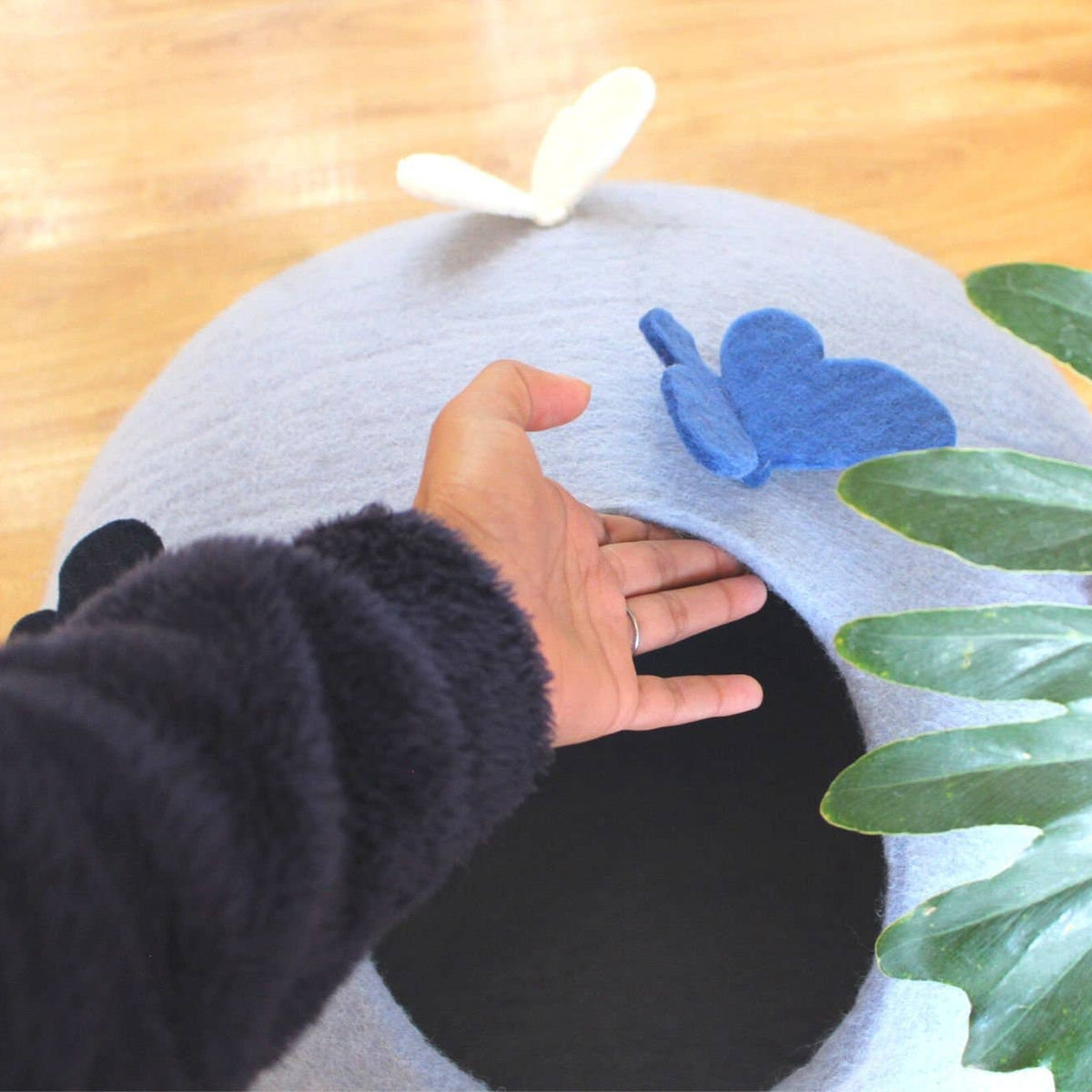 Cama cueva artesanal de fieltro de lana para gatos con diseño de mariposa - No tóxica: 40 cm