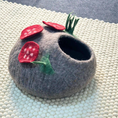 Load image into Gallery viewer, Nala's Pet Furniture Boutique handcrafted grey felted wool cat cave with red mushroom and green grass accents
