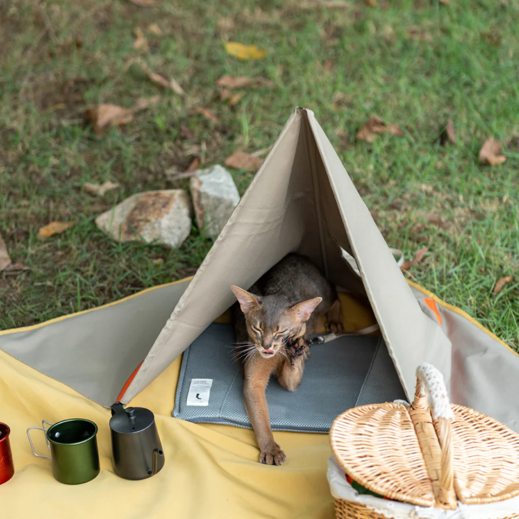 Outi Outdoor Picnic Mat product shot – Nala's Pet Boutique